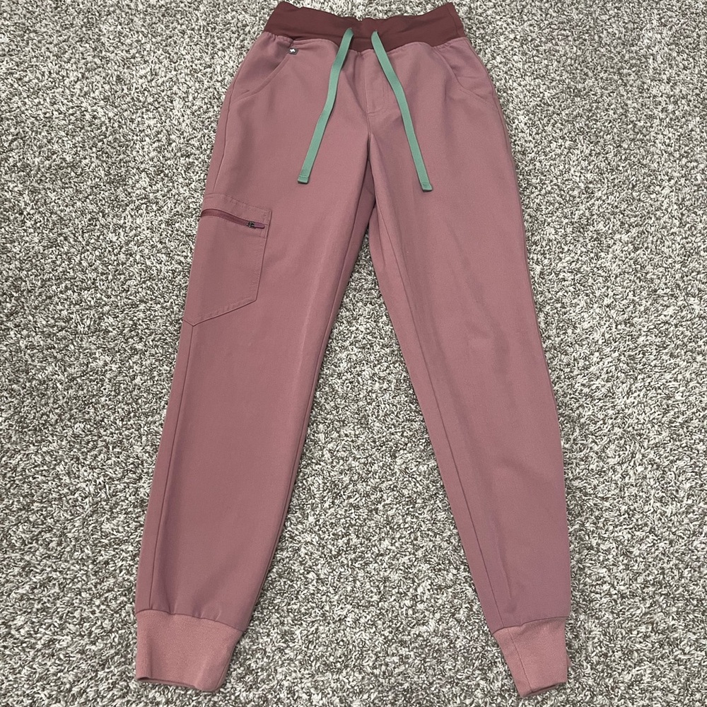 Figs Mauve Pink Jogger Scrub Pants with Green Drawstring